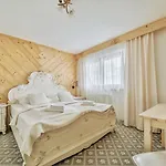Swoboda Jacuzzi & Sauna Panzió 3*